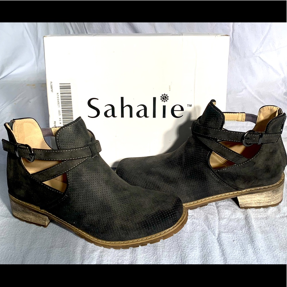Sahalie Dark Grey Ankle Boots, size 9.5